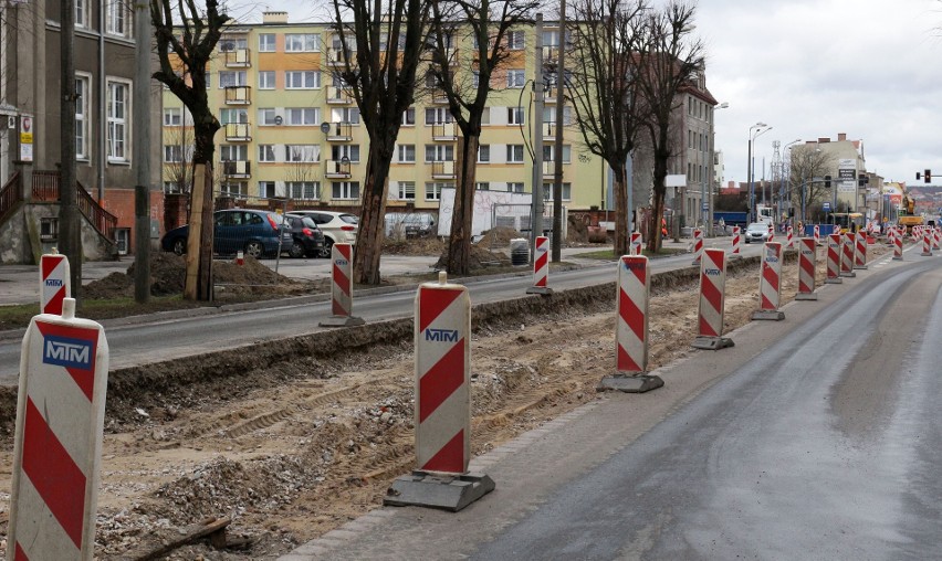 Od poniedziałku drogowcy będą demontowali torowisko...