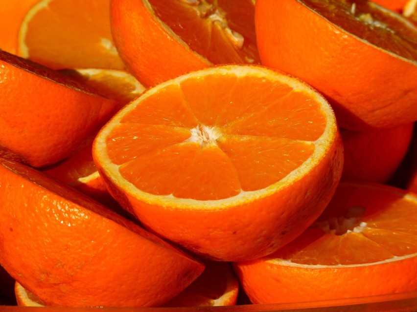 We wszystkich 60 próbkach pomarańczy odnotowano pozostałości...