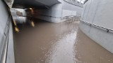 Przejście podziemne pod rondem Gustawa Herlinga-Grudzińskiego w Kielcach totalnie zalane! To już kolejna taka sytuacja. Zobacz zdjęcia 