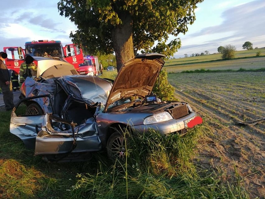 Śmiertelny wypadek na trasie Przasnysz - Chorzele, 1.06.2020. Nie żyje 20-letni kierowca