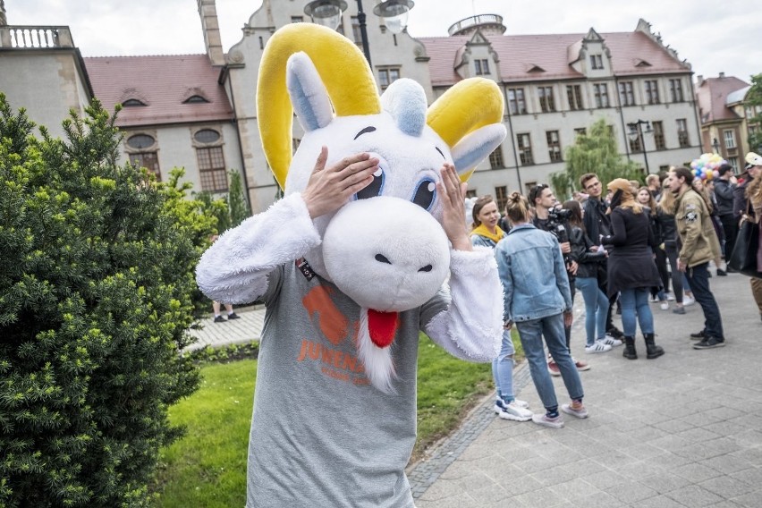 W czwartek przez Poznań przeszedł barwny pochód studentów....