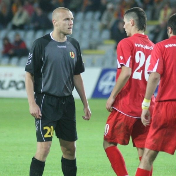 Łukasz Nawotczyński (z lewej) udanie wprowadził się do kieleckiej drużyny i jest pewnym punktem defensywy.