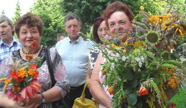 Teresa Łach z Sielca Kolonii przygotowała najpiękniejszy bukiek kwiatów na święto Matki Boskiej Zielnej w Skalbmierzu.
