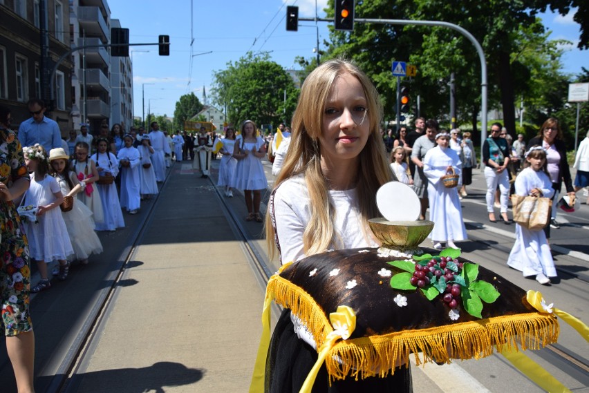 Główna procesja w Gorzowie przeszła ze Starego Rynku do...