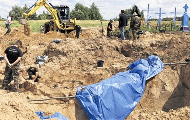 Odkopane szczątki należą do młodych osób, w wieku od 18 do 25 lat- ocenia rosyjski antropolog Siergiej Bobylew.