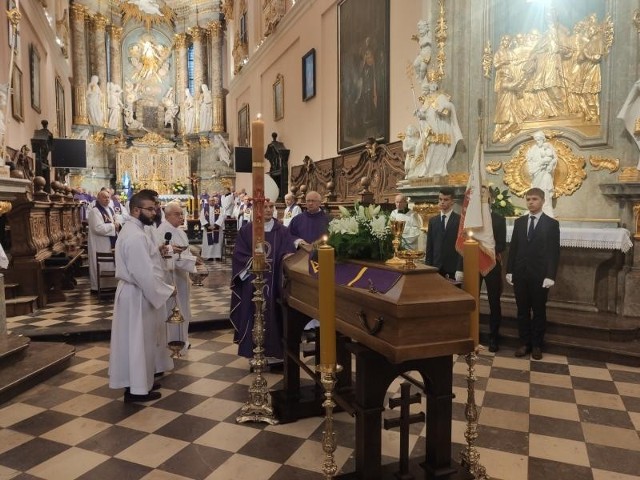 W Bazylice Grobu Bożego w Miechowie odbyły się uroczystości pogrzebowe ś.p. kanonika Andrzeja Boksińskiego, najstarszego kapłana diecezji kieleckiej