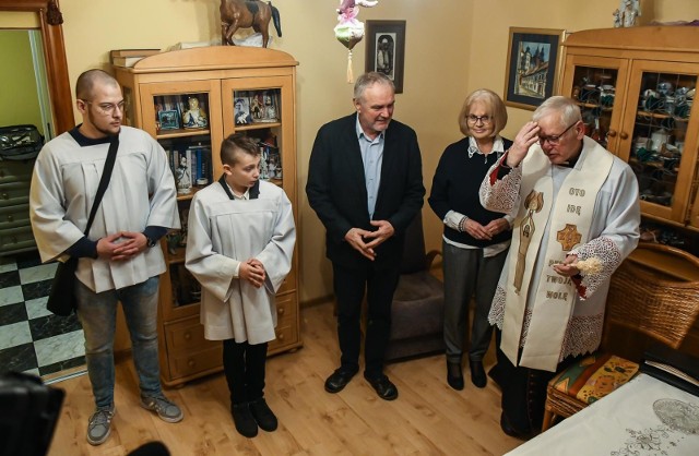 Kolęda w parafiach diecezji bydgoskiej. Księża odwiedzają wiernych, czasem  na "życzenie" parafian | Express Bydgoski