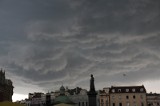 Kraków i Małopolska. IMGW ostrzega przed burzami z gradem i ulewami. To jednak nie koniec upałów! [MAPY]