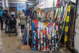 Weekendowa giełda narciarska w Krakowie. Narty z alpejskich stoków, buty z nowinkami technologicznymi