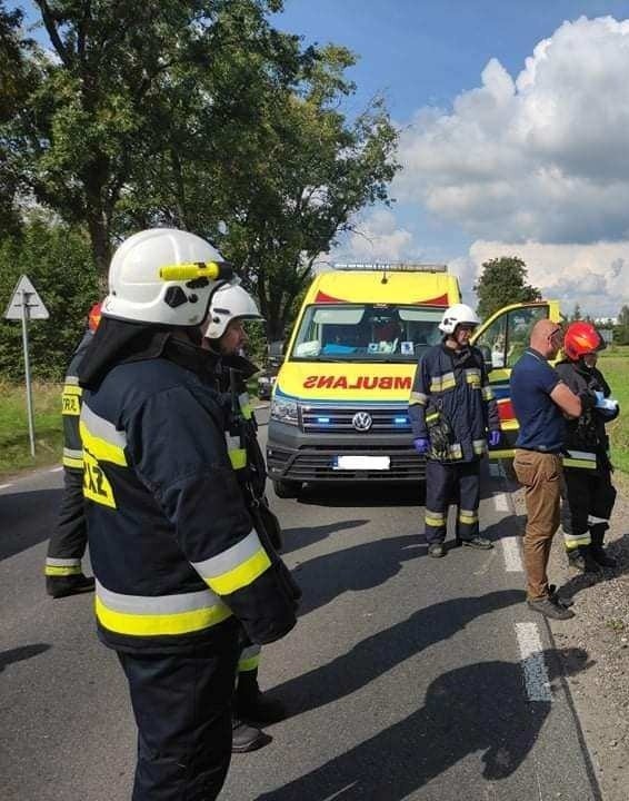Wypadek w Dylewie, 12.09.2021. Motocyklista zabrany do szpitala. Zdjęcia