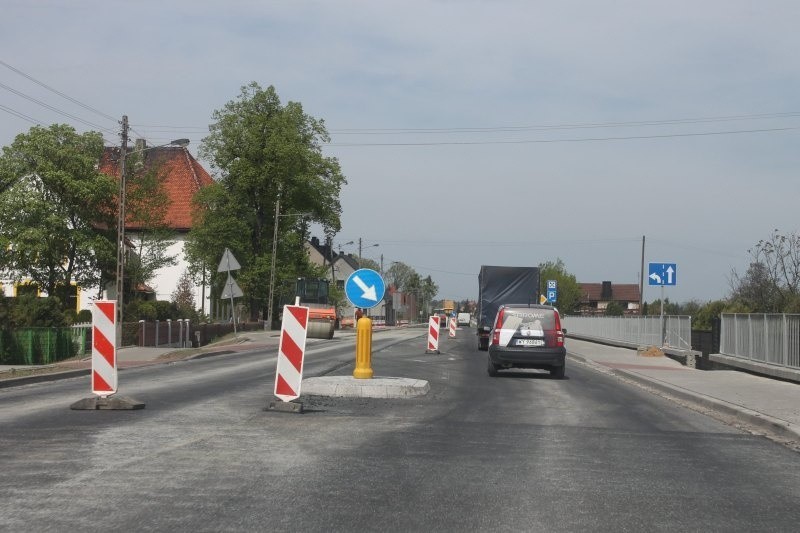 Ostatnio na drogę w Wojciechowie wróciły światła. Ruch...