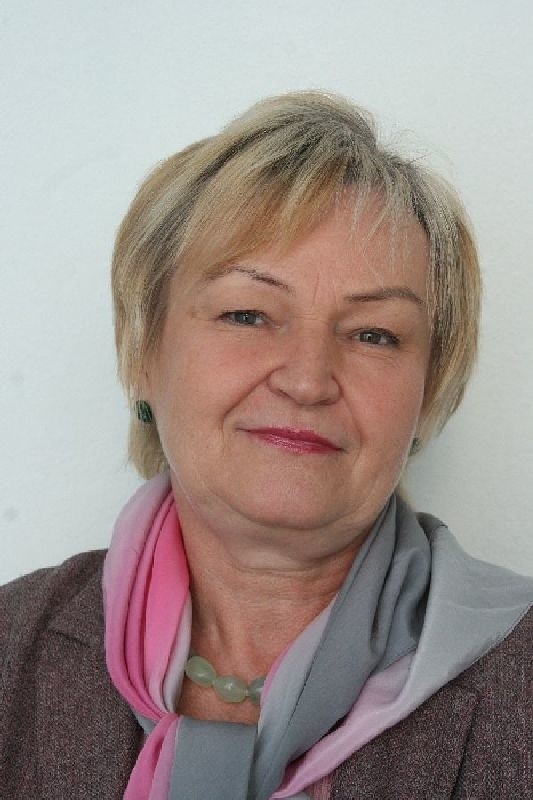 Halina Cecot, prezes Świętokrzyskiego Klubu "Amazonki&#8221;:- Kobiety, pokażmy, że chcemy dbać o nasze zdrowie, że chcemy się badać, korzystać z konsultacji lekarskich, że nie mamy czasu na to, żeby czekać miesiącami w kolejkach, nie zgadzamy się na zmniejszanie nakładów na ochronę zdrowia. Bo przecież rak wcześnie wykryty jest uleczalny.