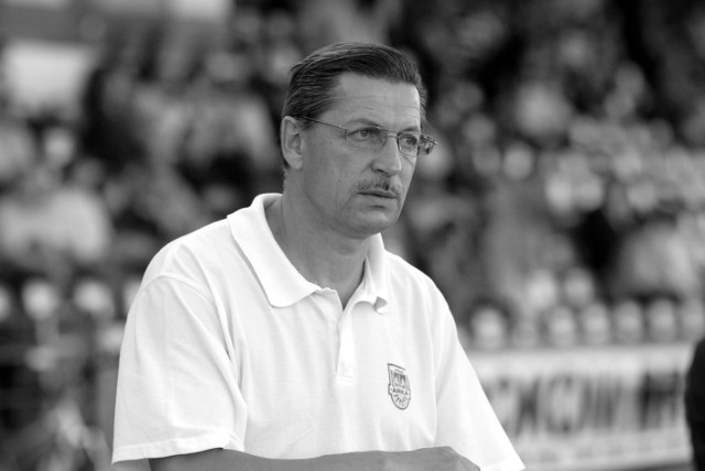 Jacek Dziubiński był trenerem Arki Gdynia aż pięciokrotnie i prowadził ją w sumie w 136 meczach, co stanowi klubowy rekord. W latach 1996-1998 był - co też się wpisuje w historię nie tylko tego klubu jako swoisty ewenement - jednocześnie prezesem i trenerem żółto-niebieskich.