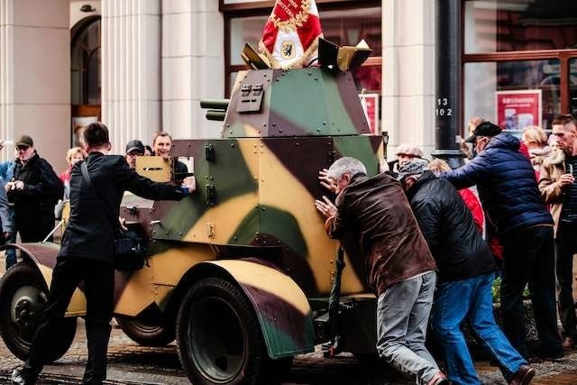 Na bydgoskim Starym Rynku pojawił się czołg marki Renault FT...