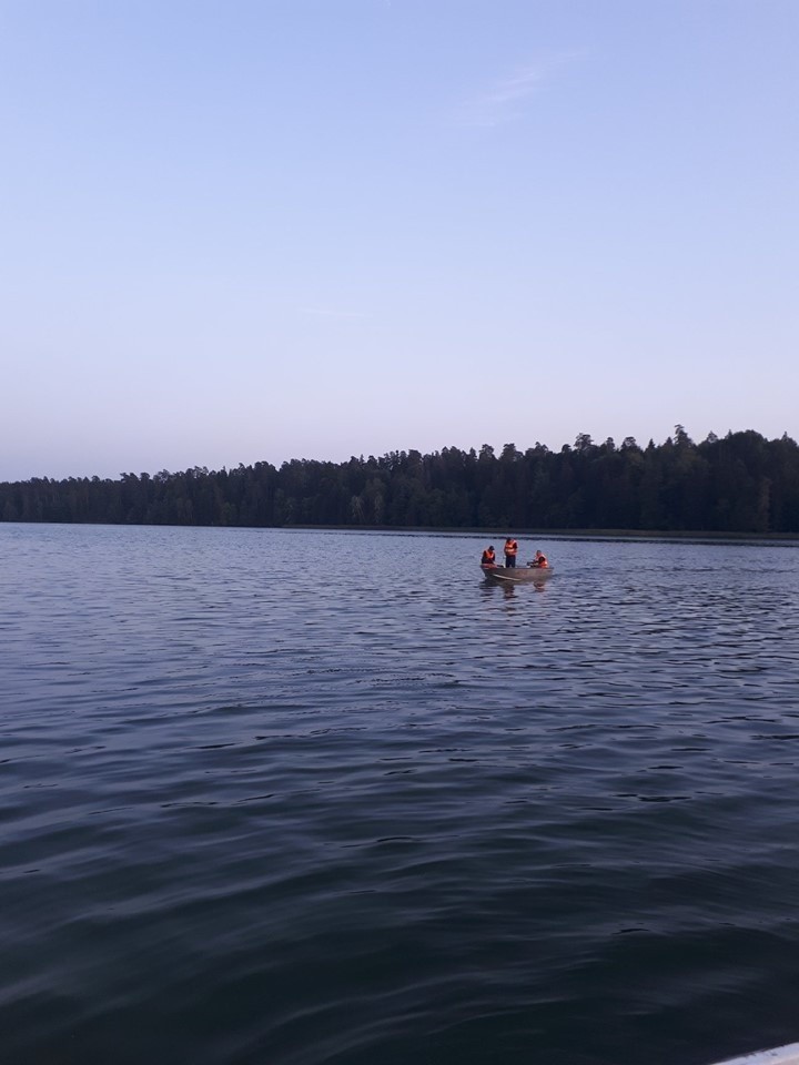 Poszukiwania płetwonurka, który zaginął w jeziorze Wigry w Gawrych Rudzie. Odnaleziono ciało