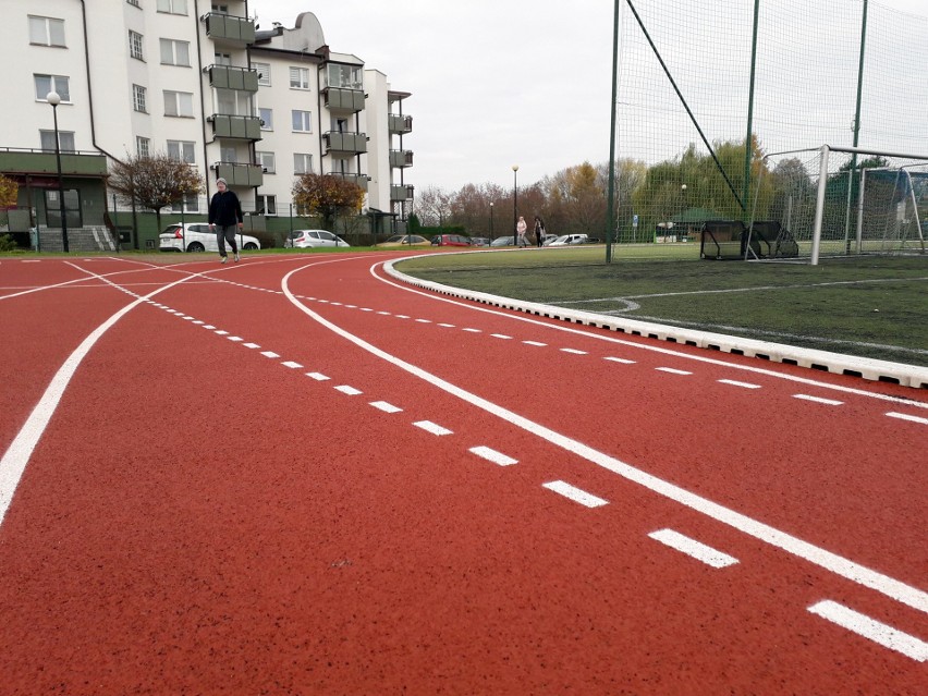 Uczniowie na Czechowie korzystają z budżetu obywatelskiego. Nowe obiekty sportowe przy Poturzyńskiej. Zobacz zdjęcia