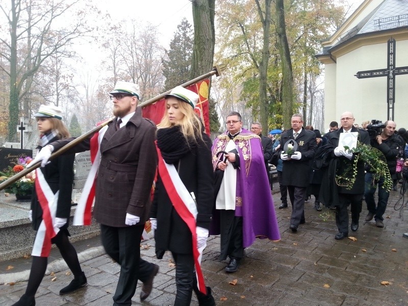 Pogrzeb Moniki Zbrojewskiej. Tłumy na cmentarzu [zdjęcia]