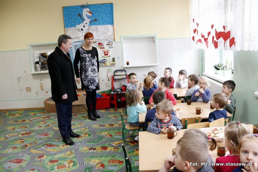 W Mostkach w gminie Staszów rusza przebudowa szkoły! Zobacz plany [ZDJĘCIA]