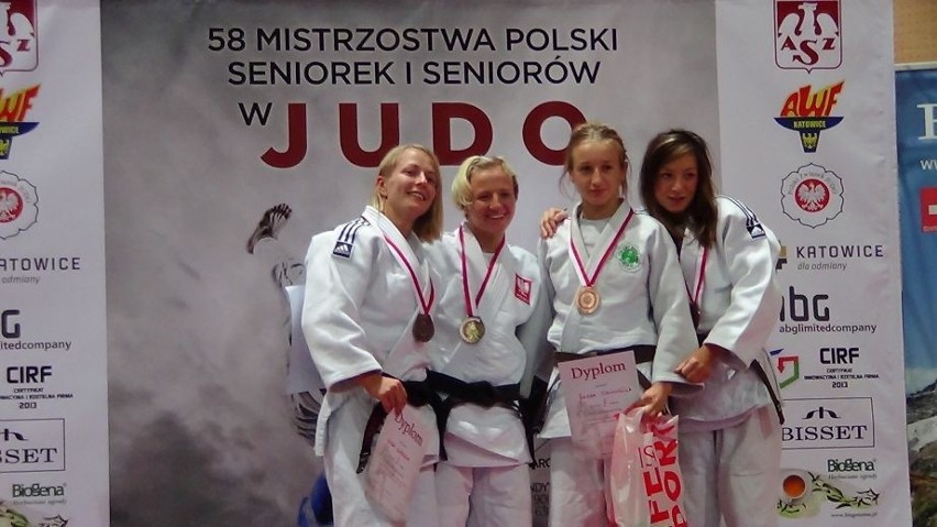 Kinga Kubicka (pierwsza z lewej), która jest trenerem w...