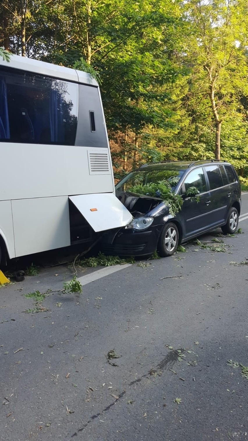 Wypadek autokaru na Przełęczy Kowarskiej 26.06.2022