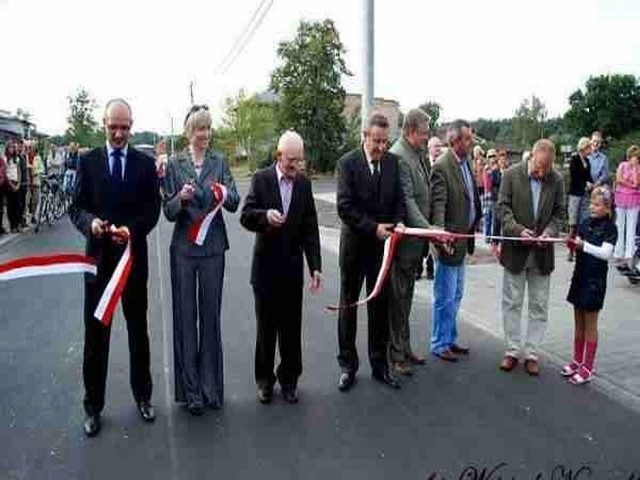 dokonano oficjalnego otwarcia od dawno oczekiwanej drogi łączącej dwie sąsiadujące ze sobą gminy: Włocławek i Kowal na odcinku Warząchewka Polska&#8722;Gołaszewo