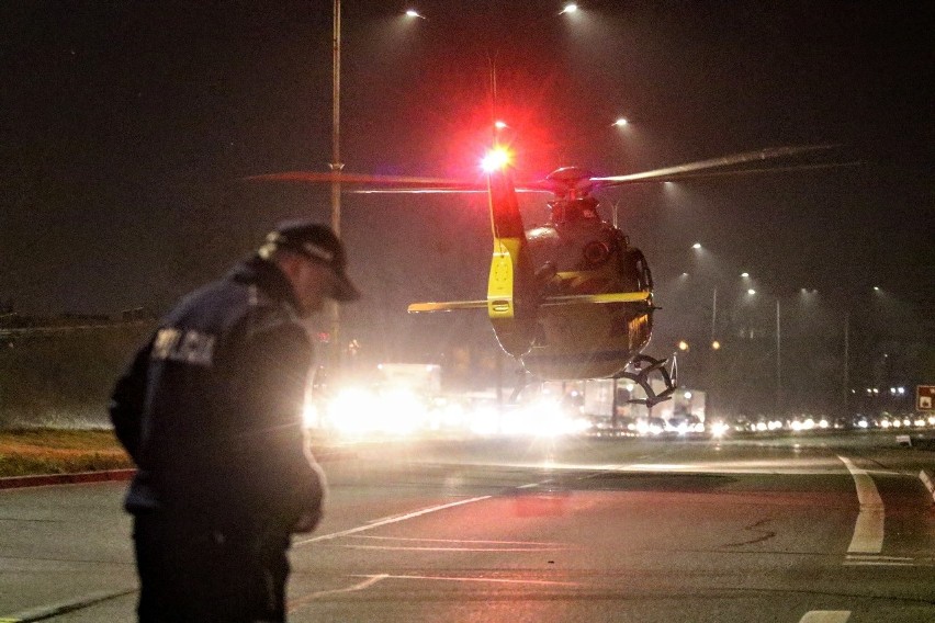 Poważny wypadek na wylotówce z Wrocławia. Śmigłowiec LPR w akcji 