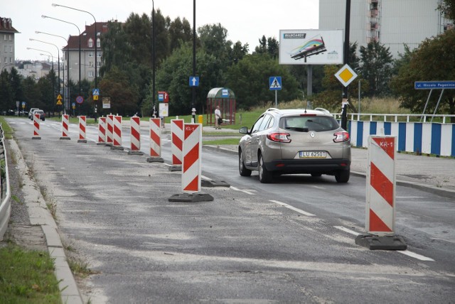 Od lutego 2014 r. na wiaduktach w ciągu al. Kompozytorów Polskich obowiązują ograniczenia w ruchu