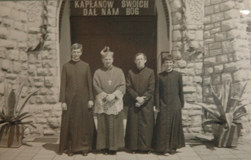 16 maja 1982 roku w kościele w Zebowicach biskup Jan...