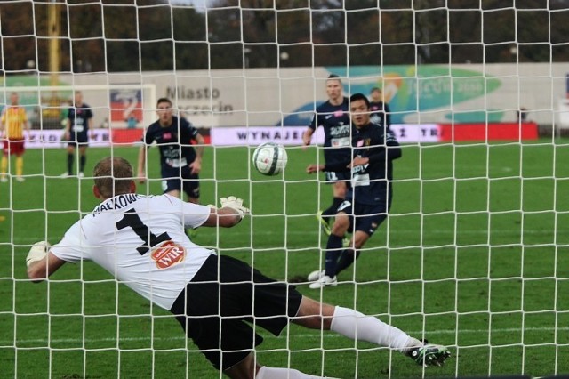 Pogoń Szczecin pokonała na własnym stadionie Koronę Kielce 3:2. Dwie bramki strzelił Jacek Bąk.