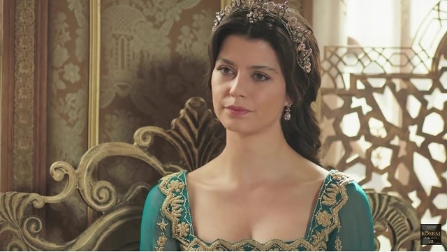 Beren Saat jako sułtanka Kösem