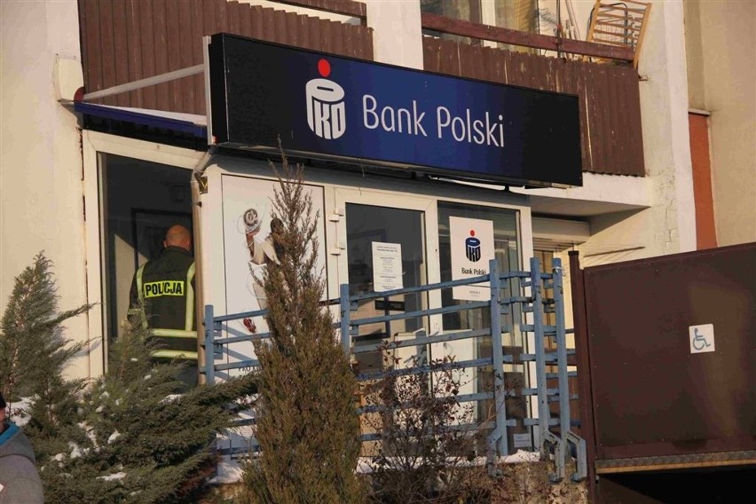 Policja szuka mężczyzny, który napadł na bank PKO BP na...