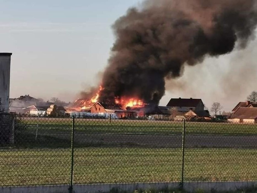 Pożar w gospodarstwie rolnym w Łagiewnikach Wielkich....