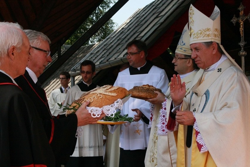 Biskupi podzielili się chlebem z rzemieślnikami