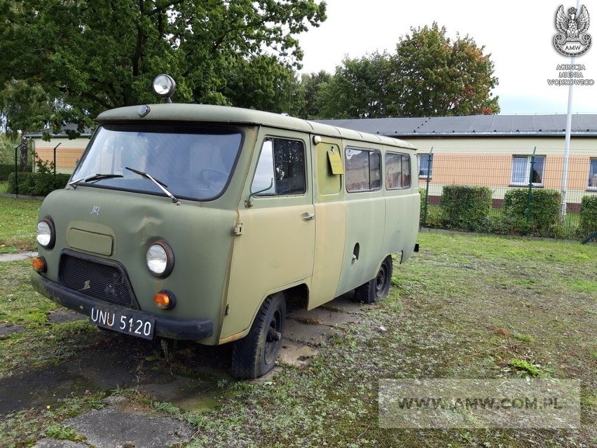 Samochód osobowy, terenowy UAZ 452...