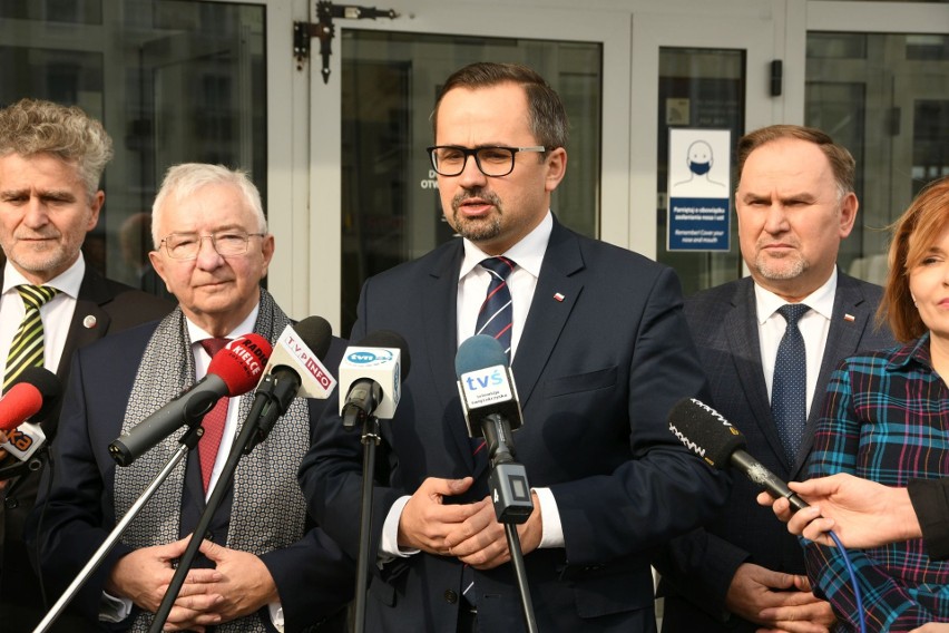 Wiceminister Marcin Horała w Kielcach: Powstaną nowe połączenia kolejowe w Świętokrzyskiem, ruszy przebudowa dworca kolejowego