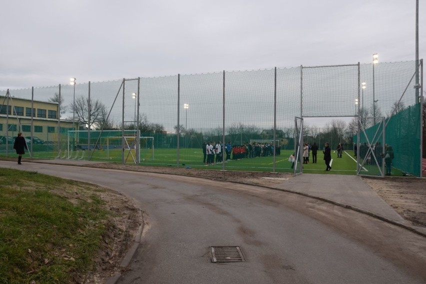 Małogoszcz ma nowy obiekt sportowy z prawdziwego zdarzenia [WIDEO, zdjęcia]