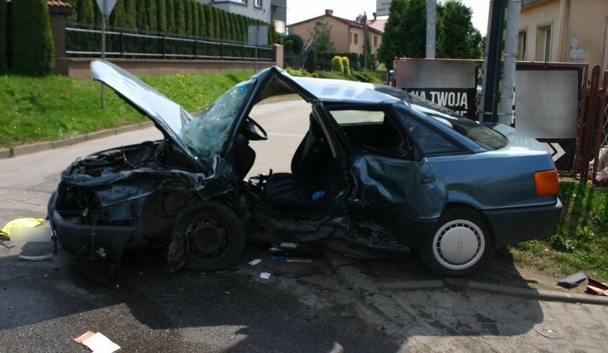 Wypadek w Tarnowskich Górach: zderzyły się dwa audi. Jeden z...