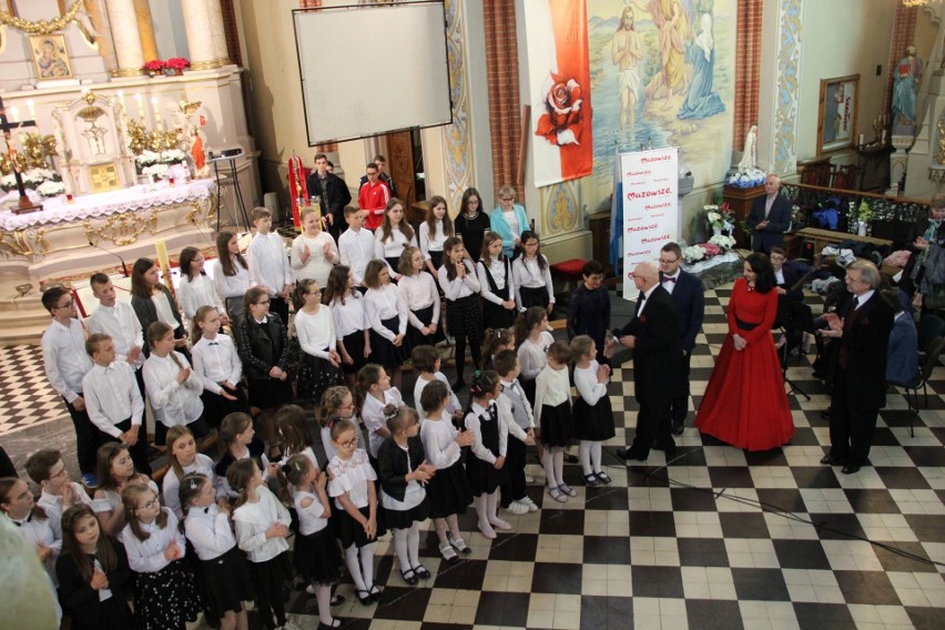 Rzekuń: koncert artystów operowych i chóru ze szkoły