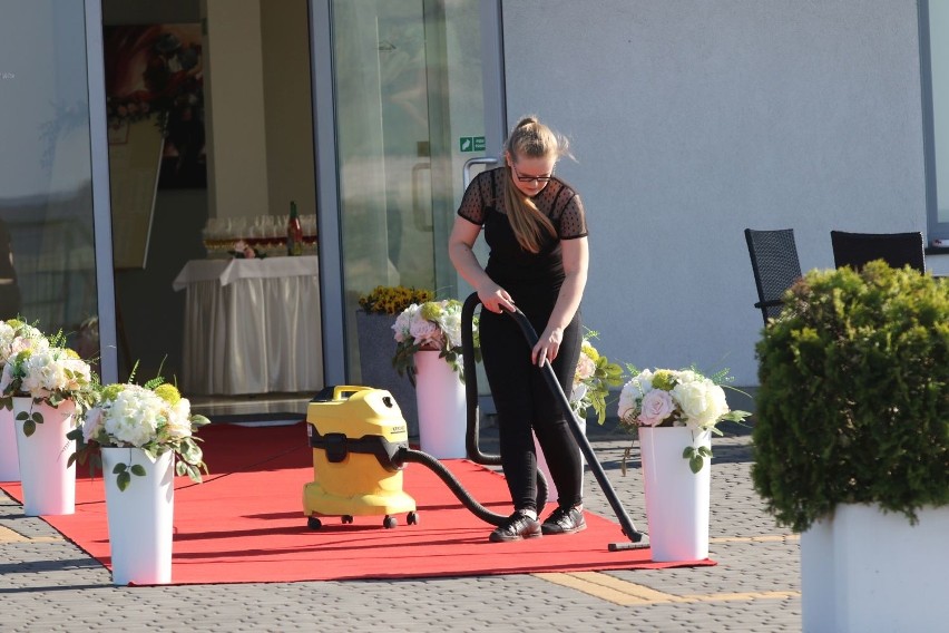 Prezydent Andrzej Duda z żoną na ślubie na Świętym Krzyżu! [WIDEO]