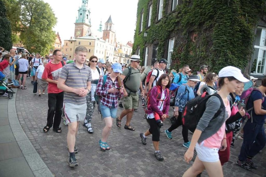 Kraków. Pielgrzymi tłumnie ruszyli na Janą Górę [ZDJĘCIA]