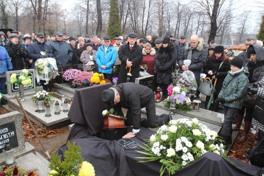 Pogrzeb Jerzego Cnoty. Wybitny śląski aktor spoczął na...