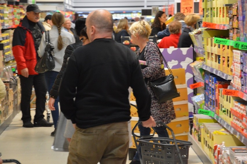 Atrakcyjne promocje i tłumy klientów na otwarciu drugiego supermarketu Lidl w Stalowej Woli