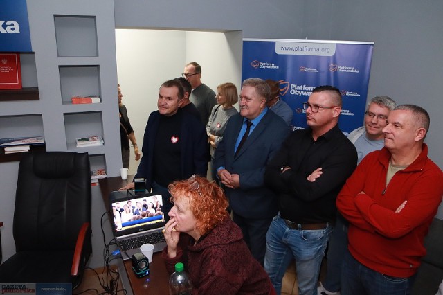 Tak było podczas wieczoru wyborczego w biurze Koalicji Obywatelskiej we Włocławku, 15 października 2023 roku.