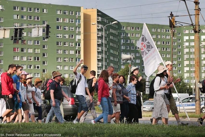 Wrocław: Wyruszyła piesza pielgrzymka na Jasną Górę (ZDJĘCIA)
