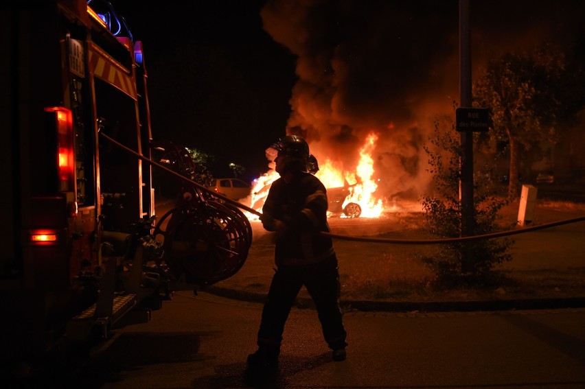 Zamieszki w Nantes. Aboubakar Fofana zastrzelony przez policjanta. W mieście płoną samochody