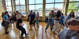 Międzynarodowy Dzień Tańca w kazimierskiej „jedynce”. Sala gimnastyczna tętniła muzyką. Zabawa była doskonała. Zobaczcie zdjęcia