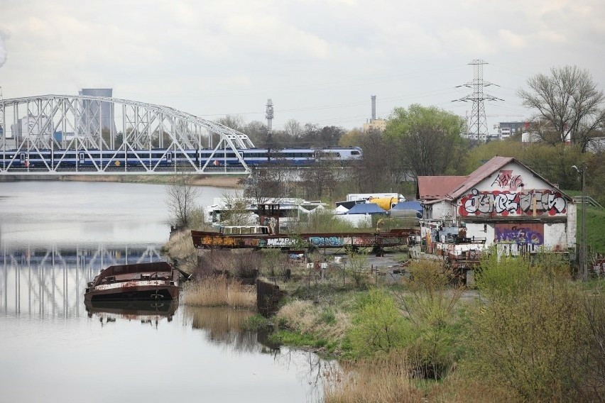 Tak wyglądały ruiny dawnego portu Żeglugi Krakowskiej nad...