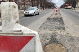 Kolejne drogowe „wąskie gardło” na Racławickich. Chodzi o 300-metrowy odcinek od jednostki wojskowej do Spadochroniarzy