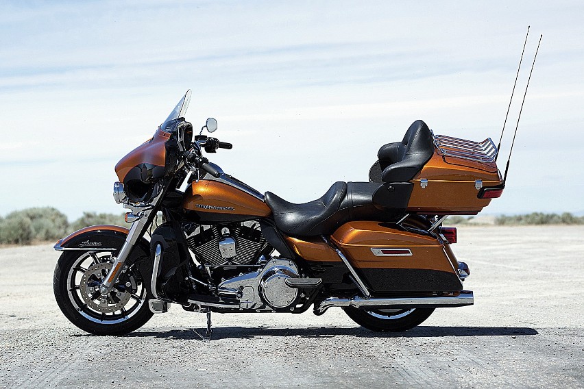 20. Harley-Davidson Electra Glide Ultra Limited Vivid Black...