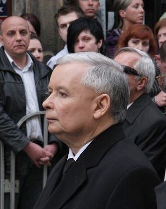 Jarosław Kaczyński podczas uroczystości pogrzebowych